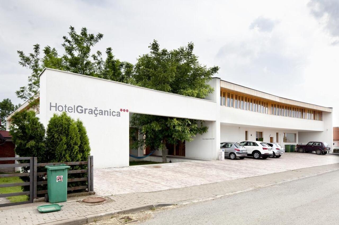 Hotel Gracanica Exteriör bild